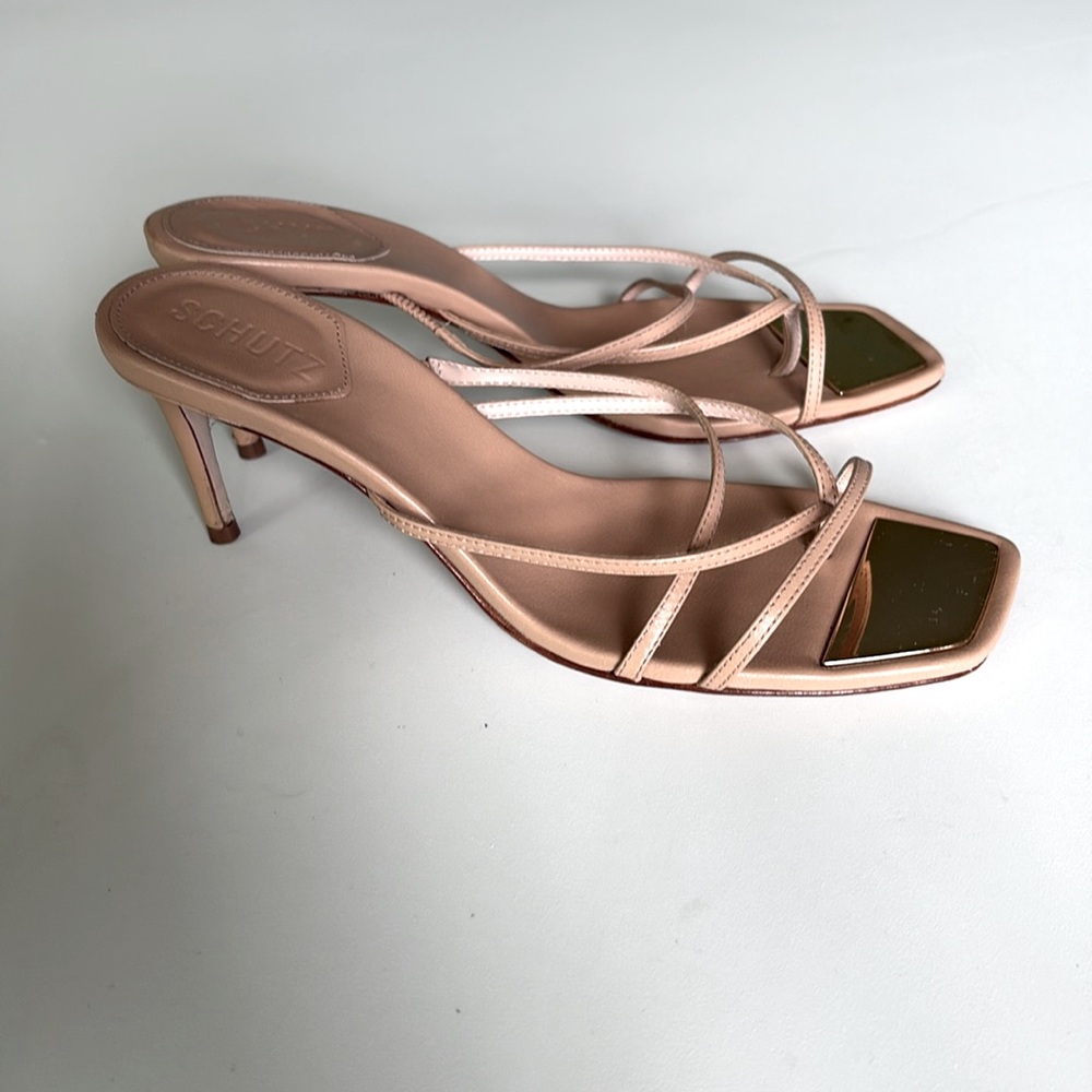 SCHUTZ Tyna Strappy Sandals in Honey Beige w/Gold Toe Leather Slip On Size 9